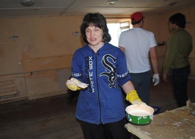 покрасили стены и полы в трапезной