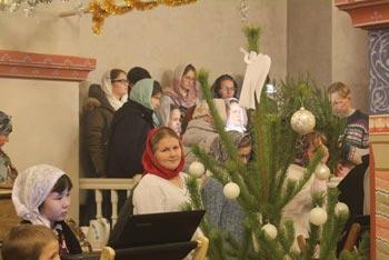 Ребята на клиросе пели профессионально и красиво, что очень помогало настроиться на молитву.