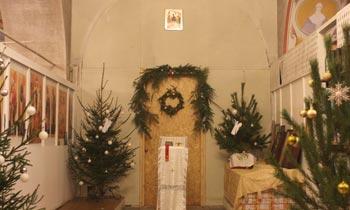 Все очень усердно готовились: украсили храм и трапезную